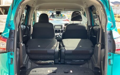 Toyota Sienta II, 2021 год, 1 095 000 рублей, 11 фотография