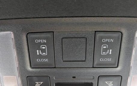 Toyota Voxy III, 2021 год, 3 100 222 рублей, 18 фотография