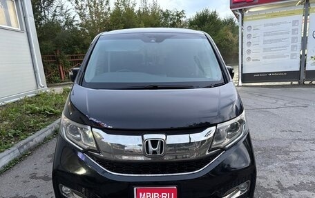 Honda Stepwgn IV, 2015 год, 2 100 000 рублей, 1 фотография