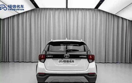 Toyota Yaris XP150 рестайлинг, 2022 год, 1 050 000 рублей, 5 фотография