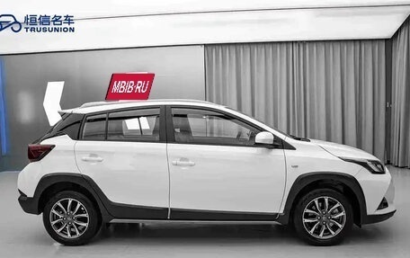 Toyota Yaris XP150 рестайлинг, 2022 год, 1 050 000 рублей, 3 фотография