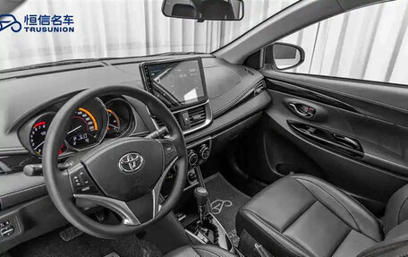 Toyota Yaris XP150 рестайлинг, 2022 год, 1 050 000 рублей, 8 фотография