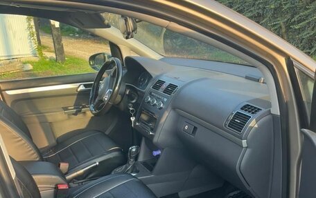 Volkswagen Touran III, 2012 год, 1 100 000 рублей, 4 фотография