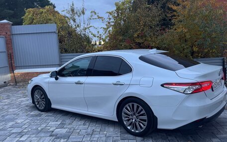 Toyota Camry, 2021 год, 3 200 000 рублей, 2 фотография