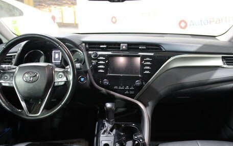 Toyota Camry, 2020 год, 1 990 000 рублей, 8 фотография