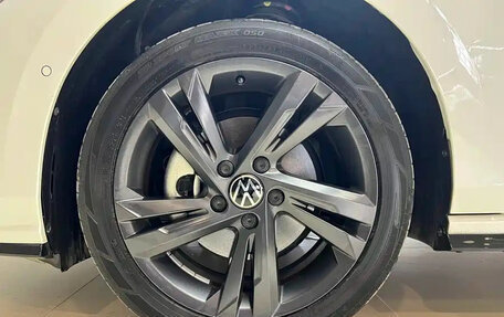 Volkswagen Golf VIII, 2021 год, 1 868 000 рублей, 21 фотография