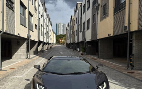 Lamborghini Aventador I рестайлинг, 2017 год, 28 000 000 рублей, 2 фотография