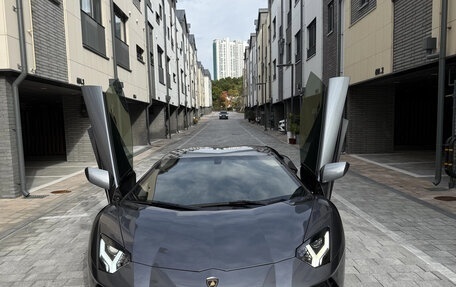 Lamborghini Aventador I рестайлинг, 2017 год, 28 000 000 рублей, 3 фотография