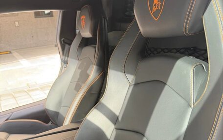 Lamborghini Aventador I рестайлинг, 2017 год, 28 000 000 рублей, 10 фотография