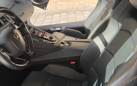 Lamborghini Aventador I рестайлинг, 2017 год, 28 000 000 рублей, 9 фотография