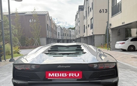 Lamborghini Aventador I рестайлинг, 2017 год, 28 000 000 рублей, 7 фотография