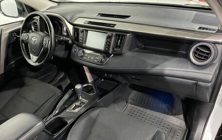 Toyota RAV4, 2018 год, 2 865 000 рублей, 11 фотография