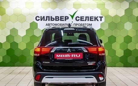 Mitsubishi Outlander III рестайлинг 3, 2019 год, 2 299 000 рублей, 4 фотография