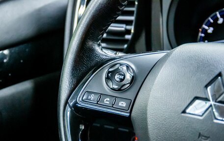 Mitsubishi Outlander III рестайлинг 3, 2019 год, 2 299 000 рублей, 14 фотография