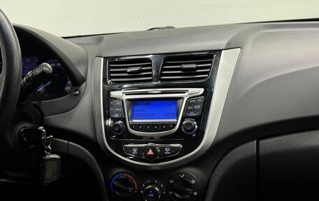 Hyundai Solaris II рестайлинг, 2013 год, 890 000 рублей, 17 фотография