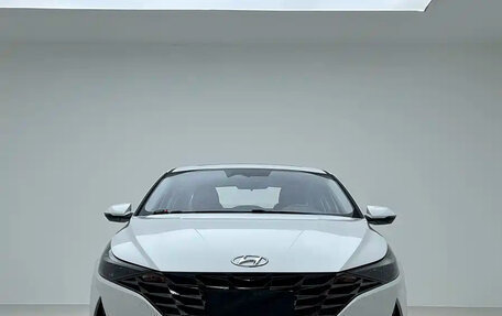 Hyundai Elantra, 2022 год, 1 650 000 рублей, 2 фотография