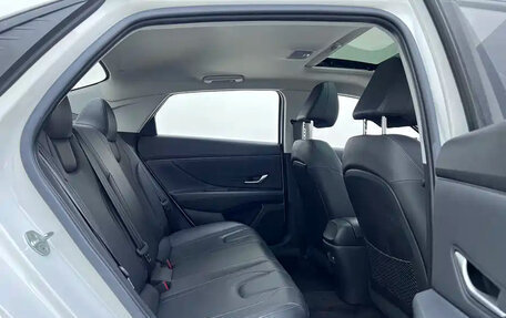 Hyundai Elantra, 2022 год, 1 650 000 рублей, 10 фотография