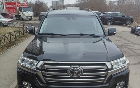 Toyota Land Cruiser 200, 2017 год, 6 499 000 рублей, 1 фотография