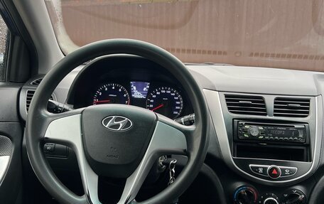 Hyundai Solaris II рестайлинг, 2011 год, 580 000 рублей, 8 фотография