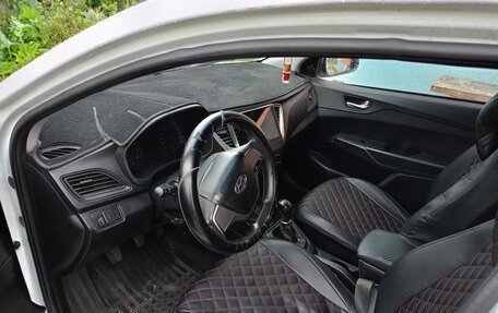 Hyundai Solaris II рестайлинг, 2017 год, 700 000 рублей, 3 фотография