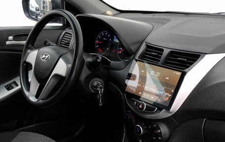 Hyundai Solaris II рестайлинг, 2013 год, 490 000 рублей, 13 фотография