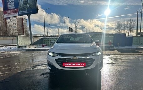 Chevrolet Malibu IX, 2020 год, 1 700 000 рублей, 2 фотография