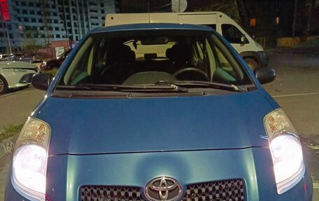 Toyota Yaris III рестайлинг, 2007 год, 700 000 рублей, 3 фотография