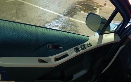 Toyota Yaris III рестайлинг, 2007 год, 700 000 рублей, 10 фотография