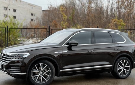 Volkswagen Touareg III, 2019 год, 4 850 000 рублей, 2 фотография