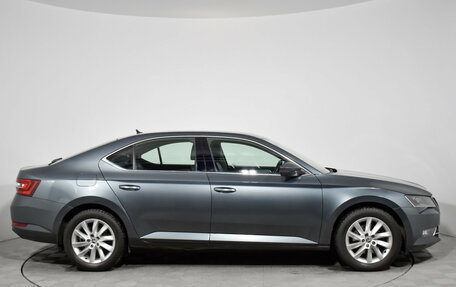 Skoda Superb III рестайлинг, 2018 год, 1 670 000 рублей, 4 фотография