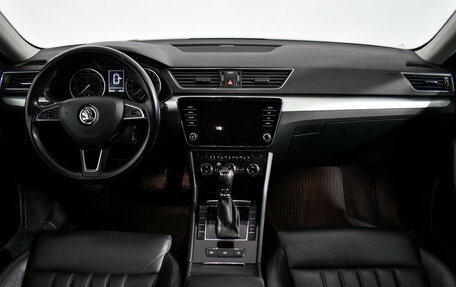 Skoda Superb III рестайлинг, 2018 год, 1 670 000 рублей, 14 фотография