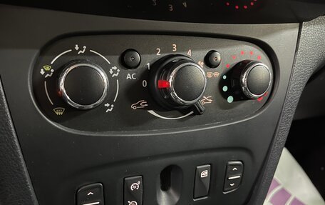 Renault Logan II, 2015 год, 629 000 рублей, 14 фотография