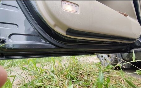 Toyota Avensis III рестайлинг, 2004 год, 650 000 рублей, 10 фотография