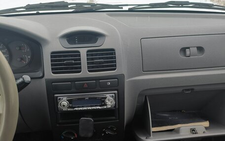 KIA Rio II, 2004 год, 195 000 рублей, 10 фотография