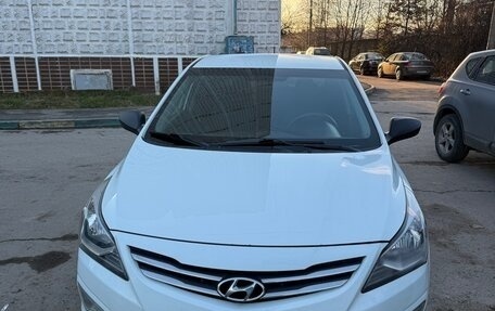 Hyundai Solaris II рестайлинг, 2015 год, 930 000 рублей, 1 фотография