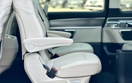 Mercedes-Benz V-Класс, 2021 год, 12 590 000 рублей, 24 фотография