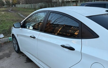 Hyundai Solaris II рестайлинг, 2015 год, 930 000 рублей, 3 фотография