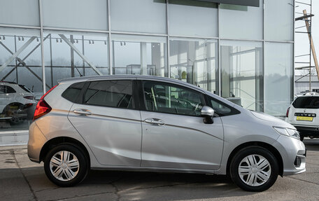 Honda Fit III, 2019 год, 1 075 000 рублей, 6 фотография