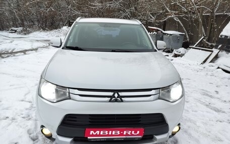 Mitsubishi Outlander III рестайлинг 3, 2014 год, 1 600 000 рублей, 1 фотография