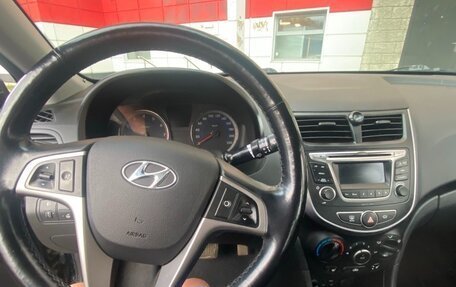 Hyundai Solaris II рестайлинг, 2015 год, 1 200 000 рублей, 6 фотография