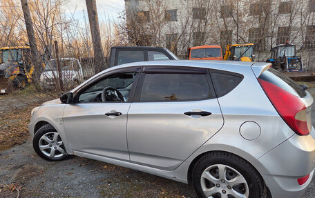 Hyundai Solaris II рестайлинг, 2012 год, 720 000 рублей, 2 фотография