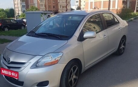 Toyota Yaris III рестайлинг, 2007 год, 670 000 рублей, 2 фотография