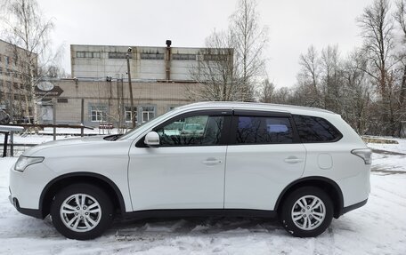 Mitsubishi Outlander III рестайлинг 3, 2014 год, 1 600 000 рублей, 3 фотография