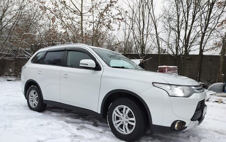 Mitsubishi Outlander III рестайлинг 3, 2014 год, 1 600 000 рублей, 6 фотография