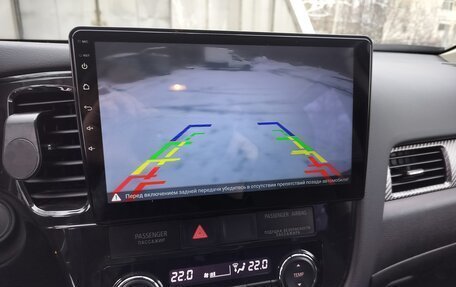 Mitsubishi Outlander III рестайлинг 3, 2014 год, 1 600 000 рублей, 10 фотография