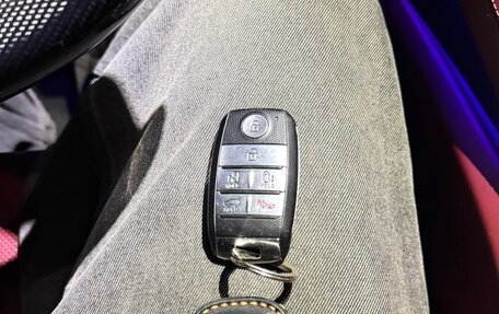 KIA Carnival III, 2020 год, 2 350 000 рублей, 40 фотография