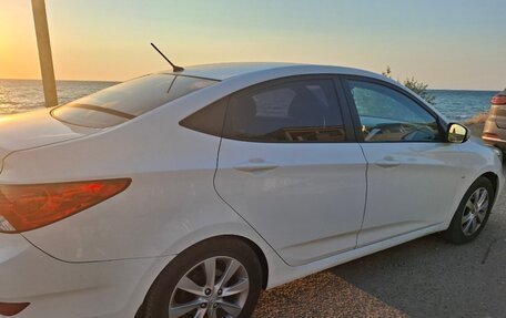 Hyundai Solaris II рестайлинг, 2012 год, 870 000 рублей, 2 фотография