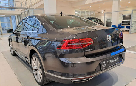 Volkswagen Passat B8 рестайлинг, 2018 год, 2 386 000 рублей, 7 фотография