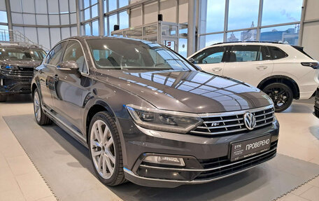 Volkswagen Passat B8 рестайлинг, 2018 год, 2 386 000 рублей, 3 фотография