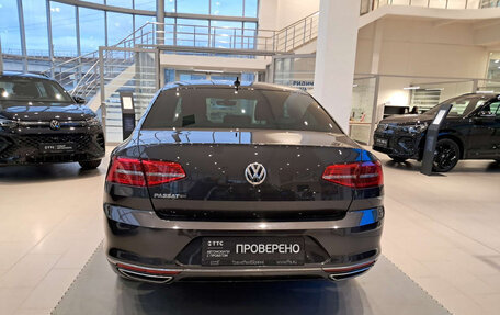 Volkswagen Passat B8 рестайлинг, 2018 год, 2 386 000 рублей, 6 фотография